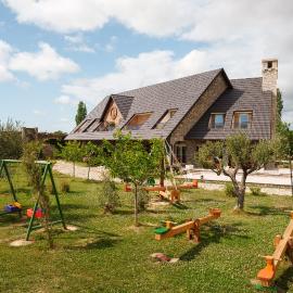 Lahuta e Vjeter Agroturizem，位于Laç的酒店