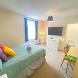 4-5 Bedroom House For Corporate Stays in Kettering，位于凯特林的酒店
