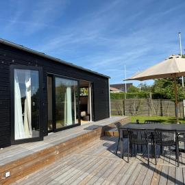 Charming Newly Built Cottage 300 M From Beach，位于Karrebæksminde的酒店