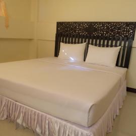 J-Safe Guesthouse，位于素可泰的酒店