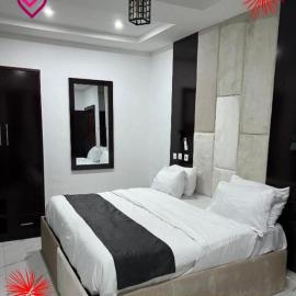 Britney Luxury Apartment，位于奥韦里的酒店