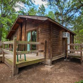 Lake Texoma Camping Resort Cabin 1，位于Willow Spring的酒店