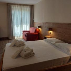 Hotel Cristallo，位于塞斯特雷的酒店