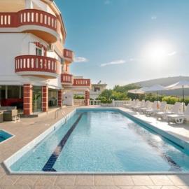 Hotel Alexandros,位于阿穆迪亚的酒店