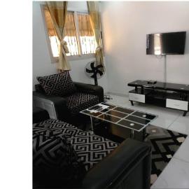 Résidence ADJOBIA - Grâce divine YAMOUSSOUKRO，位于亚穆苏克罗的酒店
