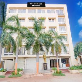 Townhouse Hillview Tirupati Formerly Hotel Looranova,位于蒂鲁帕蒂的酒店