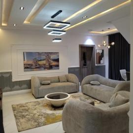5 bedroom apartment Magodo GRA，位于Sagisa的酒店
