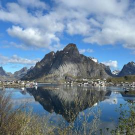Lofoten Bed & Breakfast Reine - Rooms & Apartments，位于雷讷的酒店