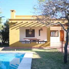 Casa Tuli- Cabalango 8 people ,Swimming pool ,WiFi ,Asador，位于Cavalango的酒店