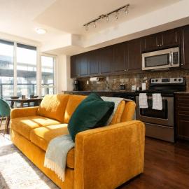 Downtown Cozy 1BR Condo - Pool & Hot Tub, Ideal for longer stays