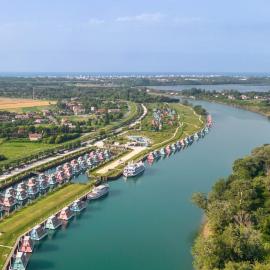 Marina Azzurra Resort，位于利尼亚诺萨比亚多罗的酒店
