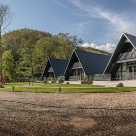 A-Frame Cabins & Private Jacuzzi，位于Groşi的酒店