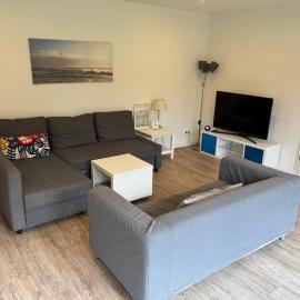 Modernes großes Haus 125qm bei Hamburg - Familien, Gruppen & Business, WiFi 100Mbit Glasfaser, Kamin, Garten 760 qm, zwei Bäder，位于奎克博恩的酒店