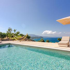 Assini Estate - Koroni Poolside & Seaview Getaways，位于科罗尼的酒店