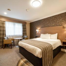 Corr's Corner Hotel，位于纽敦阿比的酒店