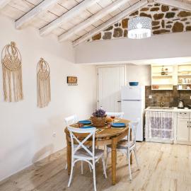 Paliokaliva Home，位于Roussopoúlion的酒店