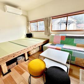 ROOMs-KAMIMACHI 南会津町の中心地 コワーキングとCafe&Bar併設，位于Minamiaizu的酒店
