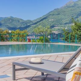 Brezza del lario Monolocale con giardino 03-04-07-08，位于德尔维奥的酒店