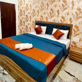 Yash Residency Lodging And Boarding，位于Ulhasnagar的酒店