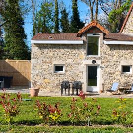 Le petit gîte du Domaine de la Belle Demeure，位于Saint-Genès-du-Retz的酒店