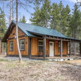 Whispering Pines Cabins，位于Lakeside的酒店