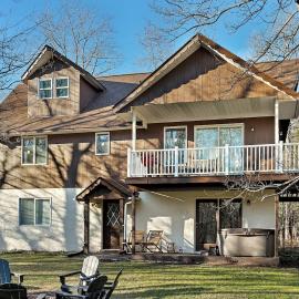 Luxury Mountain Villa - 3 bedroom, hot-tub, fire-pit，位于亨特的酒店