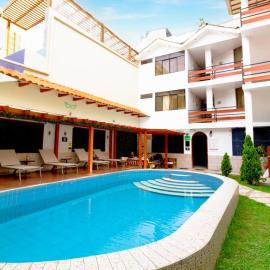 Hotel Baños del Inca，位于Los Baños del Inca的酒店