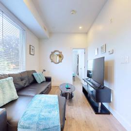 StayStreet Suites - Modern & Bright Queen Suite