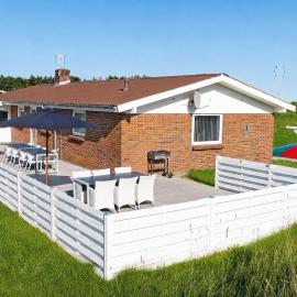 Stunning Home In Ringkøbing With Sauna，位于灵克宾的酒店