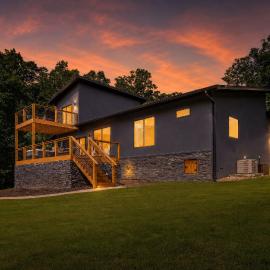 Rocky Ridge Chalet Hot tub Woodland views on the Back 40 Trail，位于贝亚维斯塔的酒店