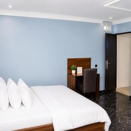 Family Size 2-Bedroom Diamond Suite, Near Malls & Traveling Hubs in Ota，位于Otta的酒店