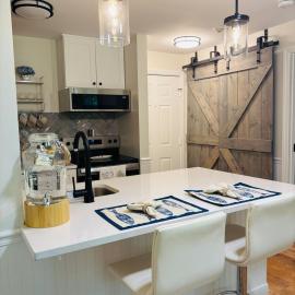 New Cape Cod Condo Near Beaches，位于布鲁斯特的酒店