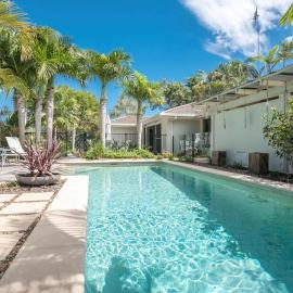 Noosa Sunrise - Pet-friendly with Pool，位于日出海滩的酒店