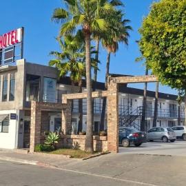 Hotel Palmas Quintero，位于Rosarito Beach的酒店