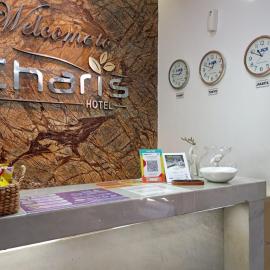 De La Charis Hotel,位于谏义里的酒店