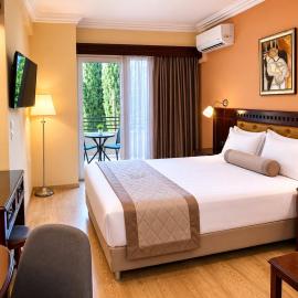 Hotel Pella，位于詹尼察的酒店