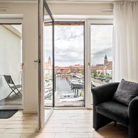 Möwe - Apartment in der Hafenresidenz mit Balkon & Wellness，位于瓦伦的酒店