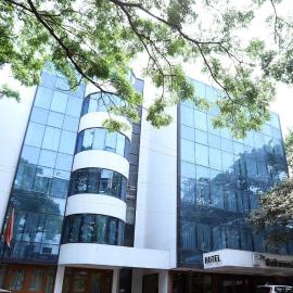 Trance Oakwood Hotel,位于浦那的酒店