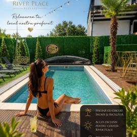 RIVER PLACE，位于皮特什蒂的酒店