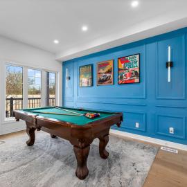 Dove Manor Spacious 9 Beds 3 Full Baths Near Pickering Centre，位于皮克灵的酒店
