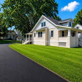 Rowan University Home Sleeps 12 with 10 Car Parking 20 min to Philly，位于Glassboro的酒店