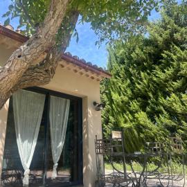 Maison provençale proche du lac，位于Codolet的酒店