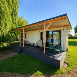 Luxury Lake Cabin，位于Alphen的酒店