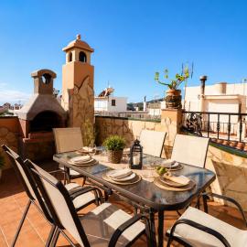 Casa Nayroa by Spainsunrentals 1019，位于内尔哈的酒店