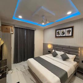 Hotel Planet Lake,位于艾哈迈达巴德的酒店