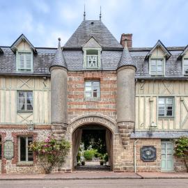 Hôtel Douce France - Veules Les Roses，位于沃勒莱罗斯的酒店