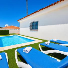 CHALET 83 con PISCINA PRIVADA，位于卡亚俄萨尔瓦赫的酒店