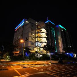 Paseo Premiere Hotel，位于圣罗莎的酒店