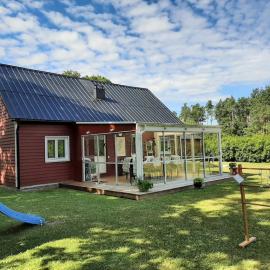 Strandnära för den stora familjen，位于Klintehamn的酒店