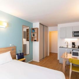 Aparthotel Adagio Access La Défense - Place Charras，位于库尔布瓦的酒店
